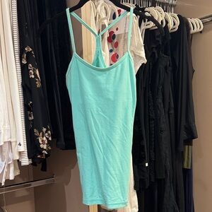 Lululemon Y turquoise workout top
